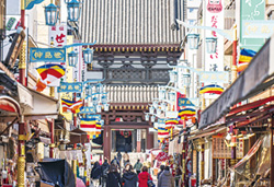 厄除けの川崎大師と東京タワー、まだまだ賑わう築地